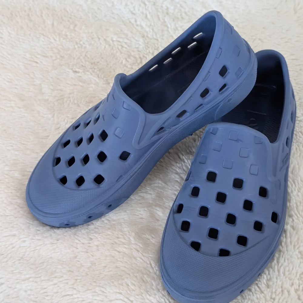 Like New: Vans Slip on Trek Shoes Kids 3